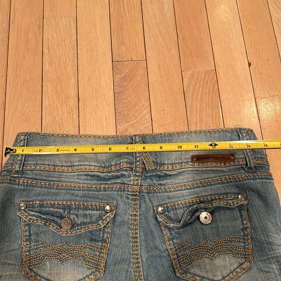 Almost Famous Women’s Denim Low Waisted Can be Short Shorts Size 3 Lightly Used - Picture 9 of 15